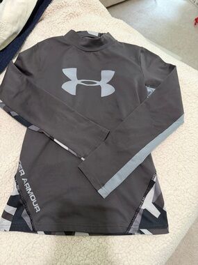 Under Armour Charcoal Gray Long Sleeve Performance Top with cold gear
